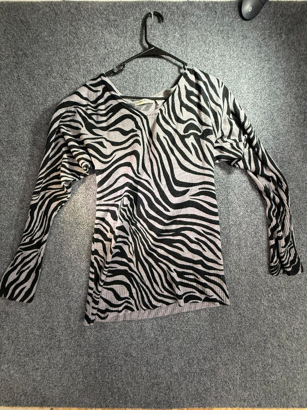 Stephanie Rogers Women's Black & Gray Zebra Print V-Neck Knit Sweater Size L